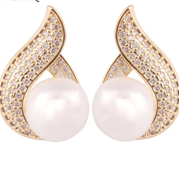 Gold Sparkly Cubic Zircon Pearl tear Drop Sparkly New - Picture 8 of 8